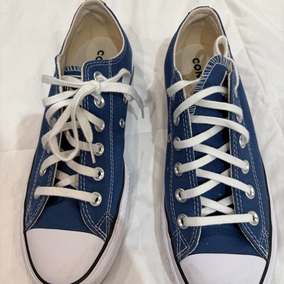 CONVERSE WOMENS CHUCK TAYLOR ALL STAR LOW TOP PLATFORM SNEAKER SZ 8 "DARK BLUE" - Picture 1 of 6